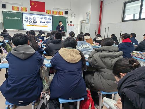 段忠奇老师上课照片