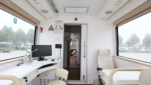 11米健康体检车