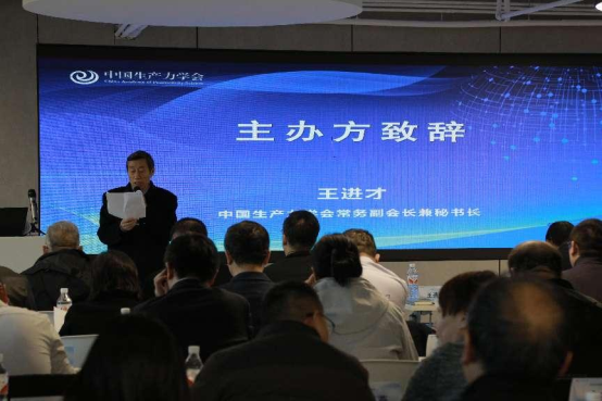 一群人在开会

描述已自动生成