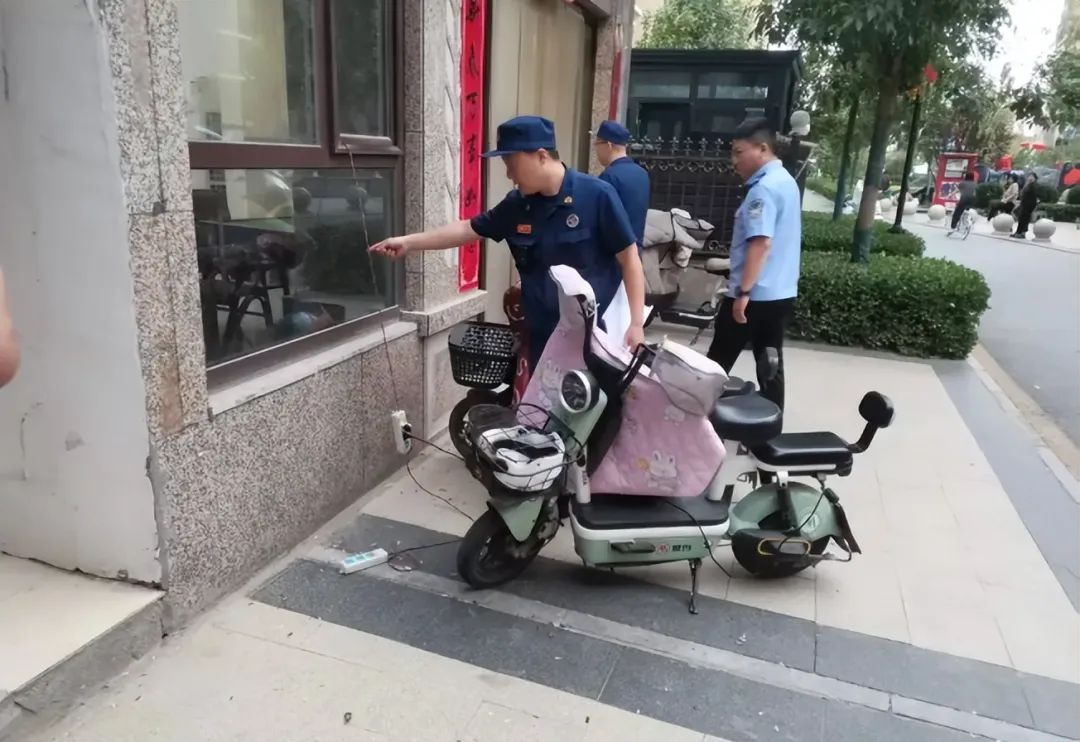 鹏飞吾限充，电动摩托车智能无线充电，电动两轮车智能无线充电，共享电单车智能无线充电，电单车智能无线充电