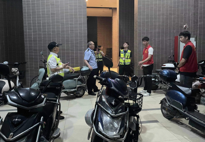 鹏飞吾限充，电动摩托车智能无线充电，电动两轮车智能无线充电，共享电单车智能无线充电，电单车智能无线充电