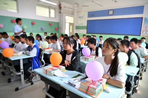 教育部：确保每所学校至少有1名科学副校长 配齐配优科学类课程教师
