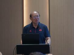 电脑前的男人

AI 生成的内容可能不正确。