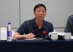 男人拿着笔记本电脑

AI 生成的内容可能不正确。