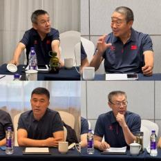 一群人坐在桌子前

AI 生成的内容可能不正确。