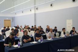 会议室里的人们

AI 生成的内容可能不正确。