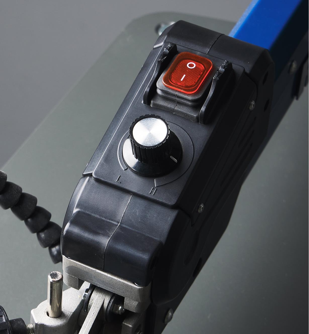 03J7398-u-0002