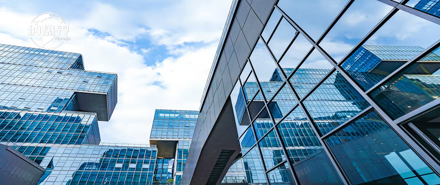 在内外墙保温系统中，有机保温材料占整个保温材料市场的90%左右，其具有节能效果好、价格较低、易用等优点。但在其使用中，有机保温材料日渐暴露出其缺点