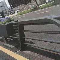 铁艺栏杆和花盆