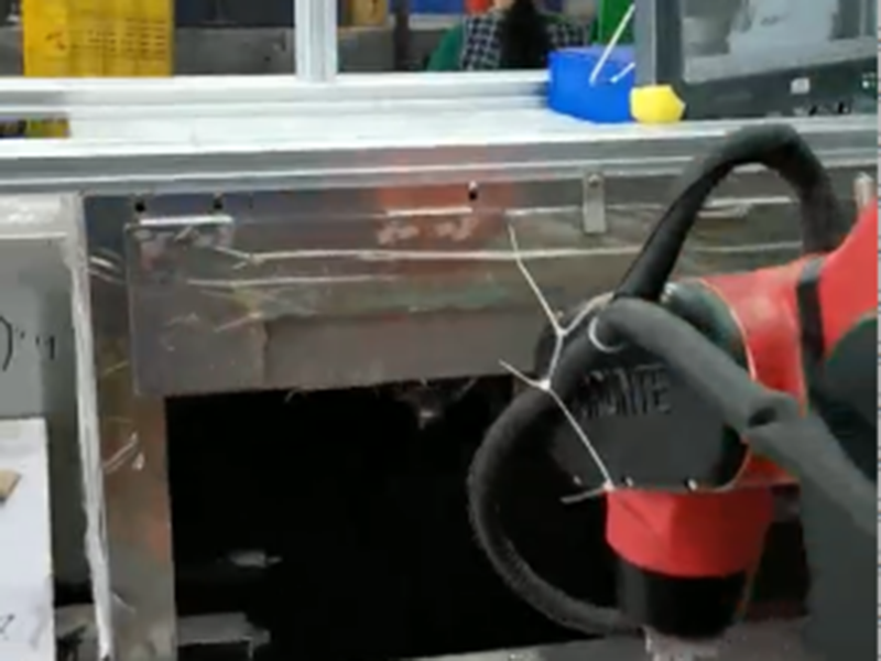 引导勃朗特机器人喷涂玩具