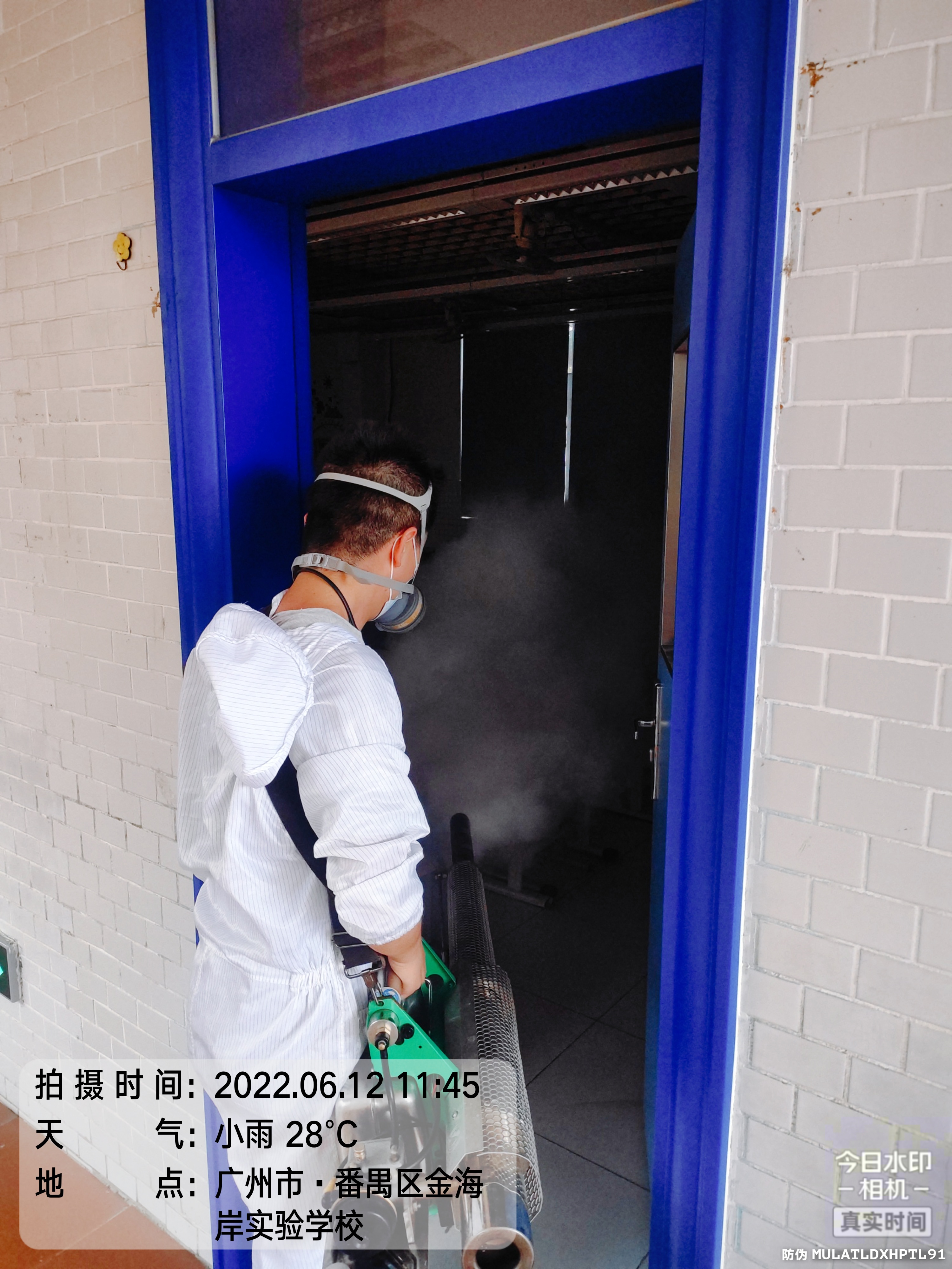 金海岸实验学校消杀现场有码-4b30724e9b58bb47770d78fb3e1a973