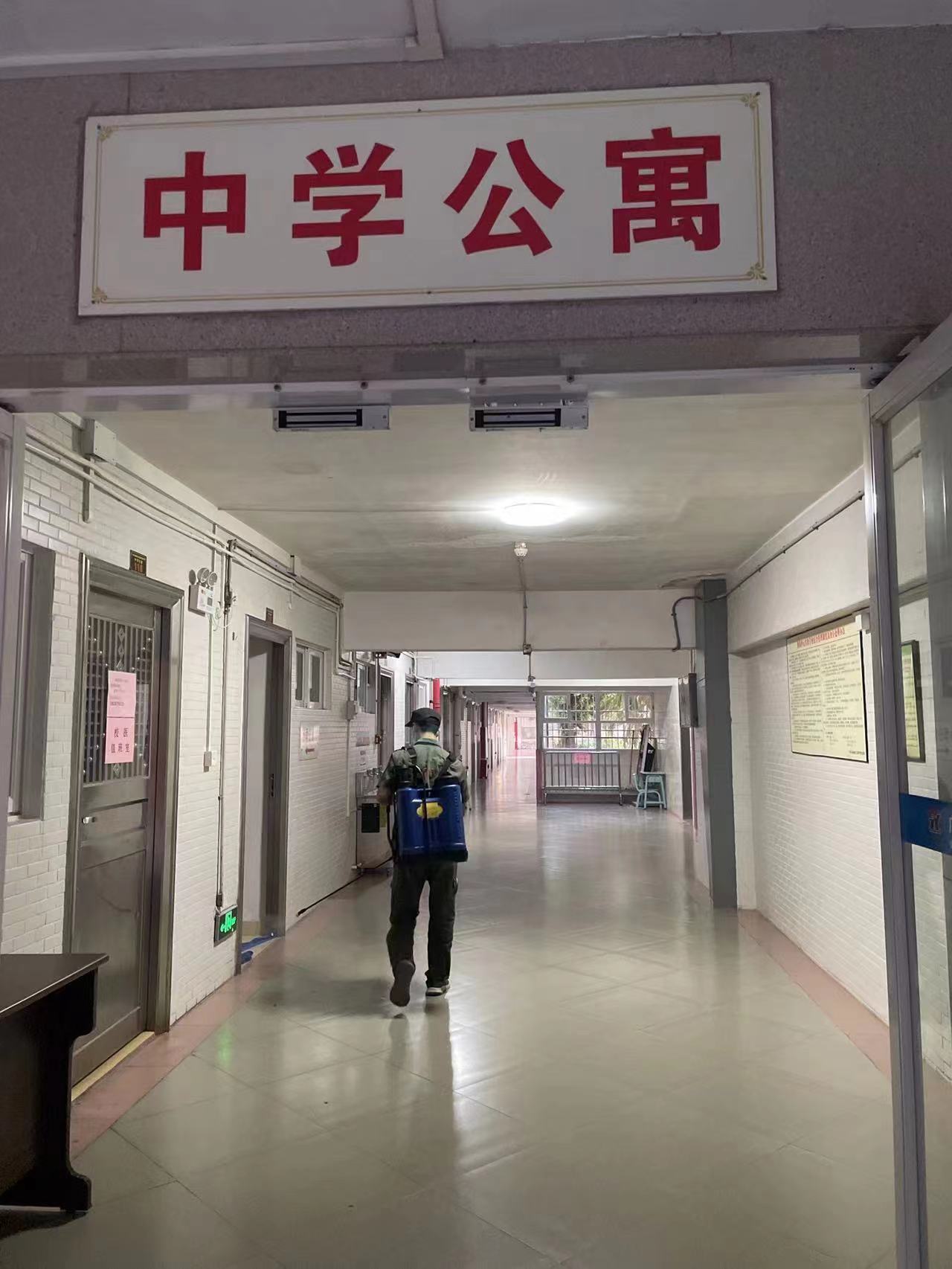 广州市番禺区金海岸实验学校除四害现场无码-b9812d2658ddf1e2fc902e2de8d7438