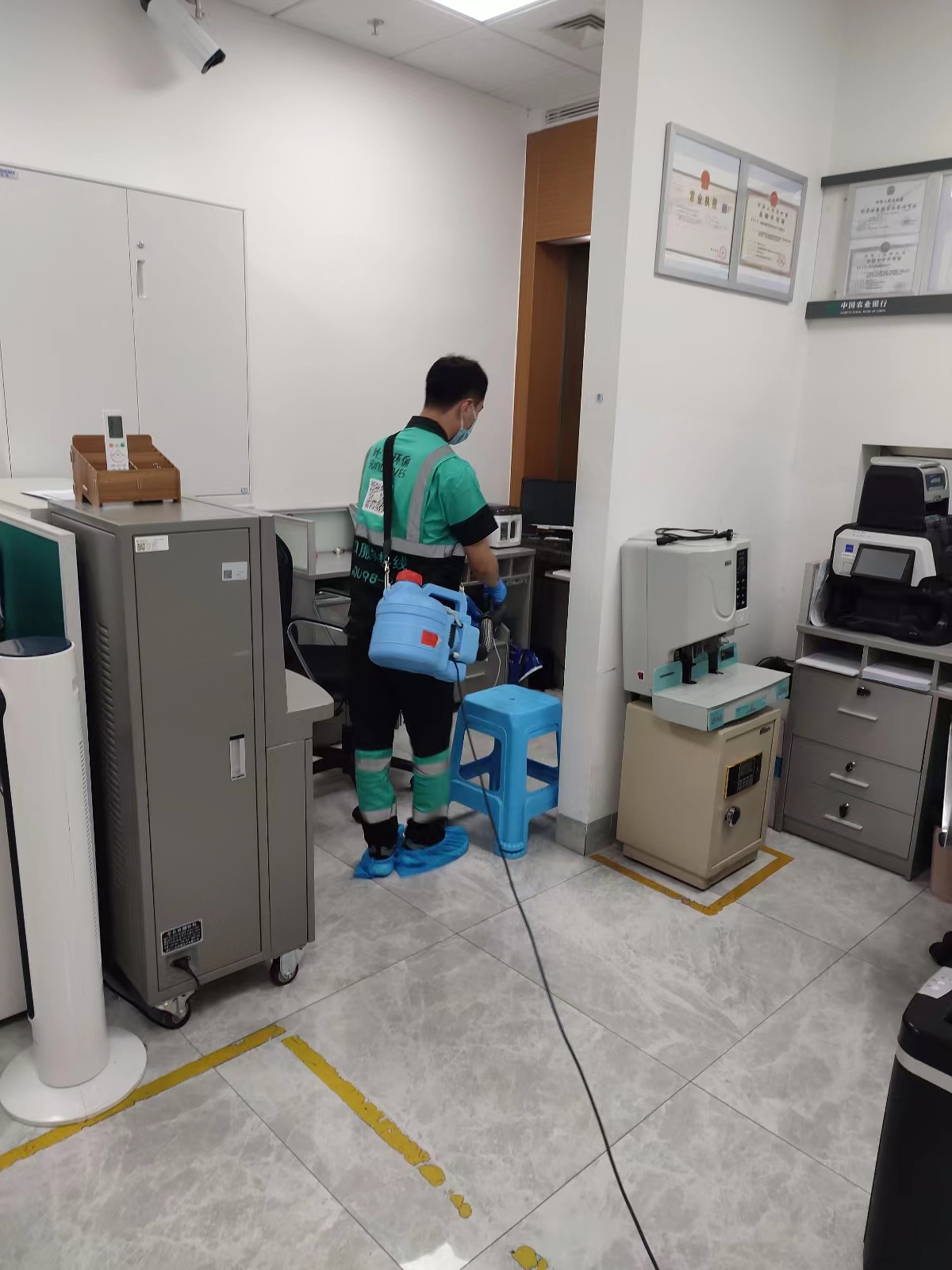中国农业银行-汉溪支行消毒施工现场-cd808a18de664c18d56c5b2014d3e6a
