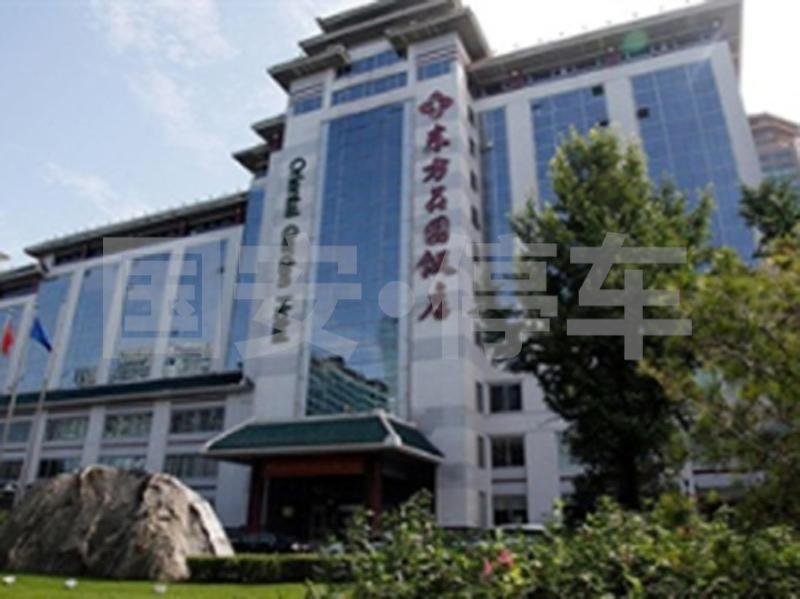 东方花园饭店停车场