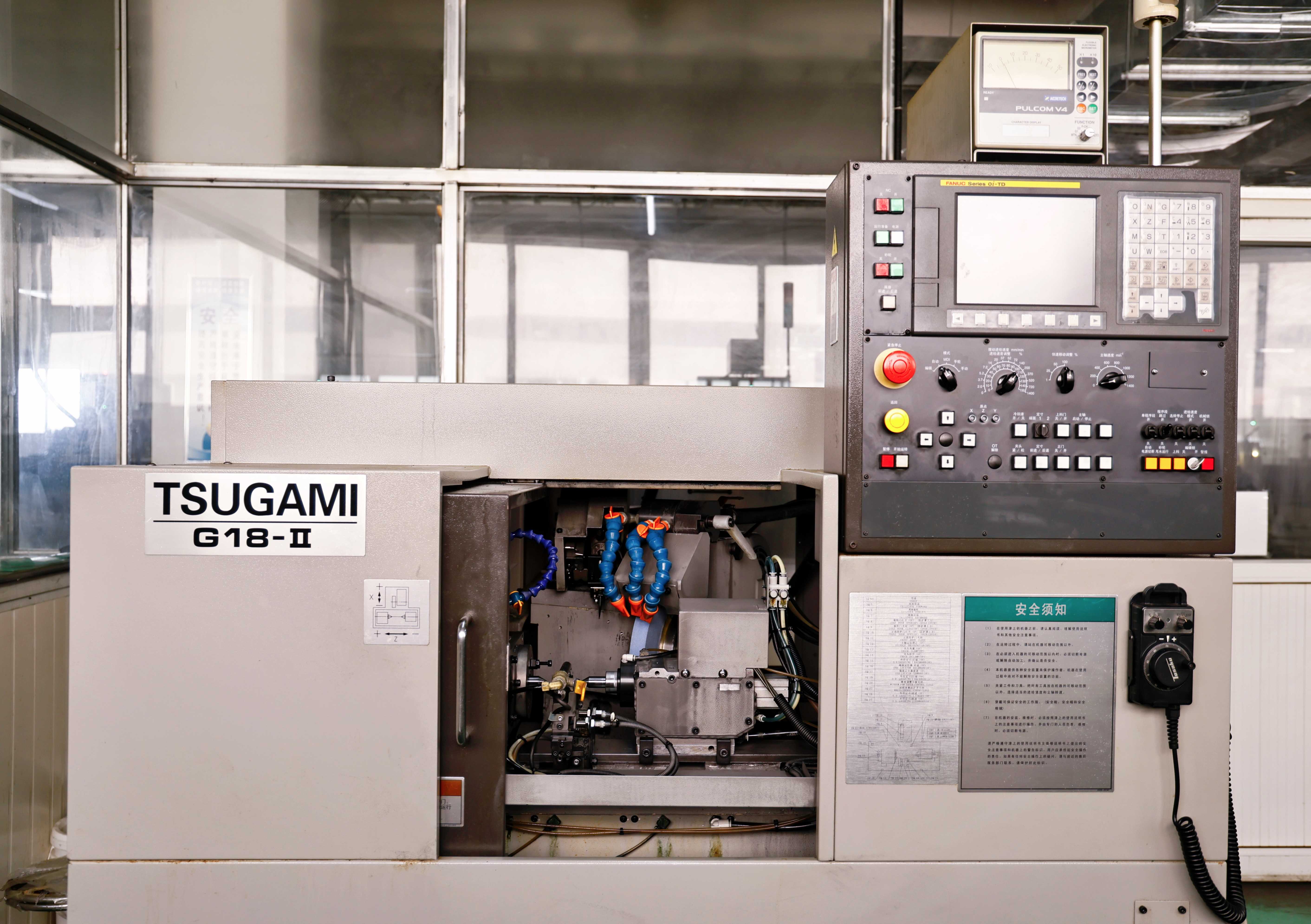 津上G18外圆磨床，可以实现最大长度280mm，外径50mm的产品研磨，加工精度±0.001mm。