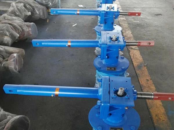 非标螺杆升降机