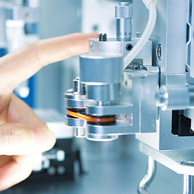 随着真空技术发展，越来越多的分析仪器也应用到真空技术，包括光谱仪，质谱仪等。鲍斯真空为各种分析仪器创造适合的真空环境。