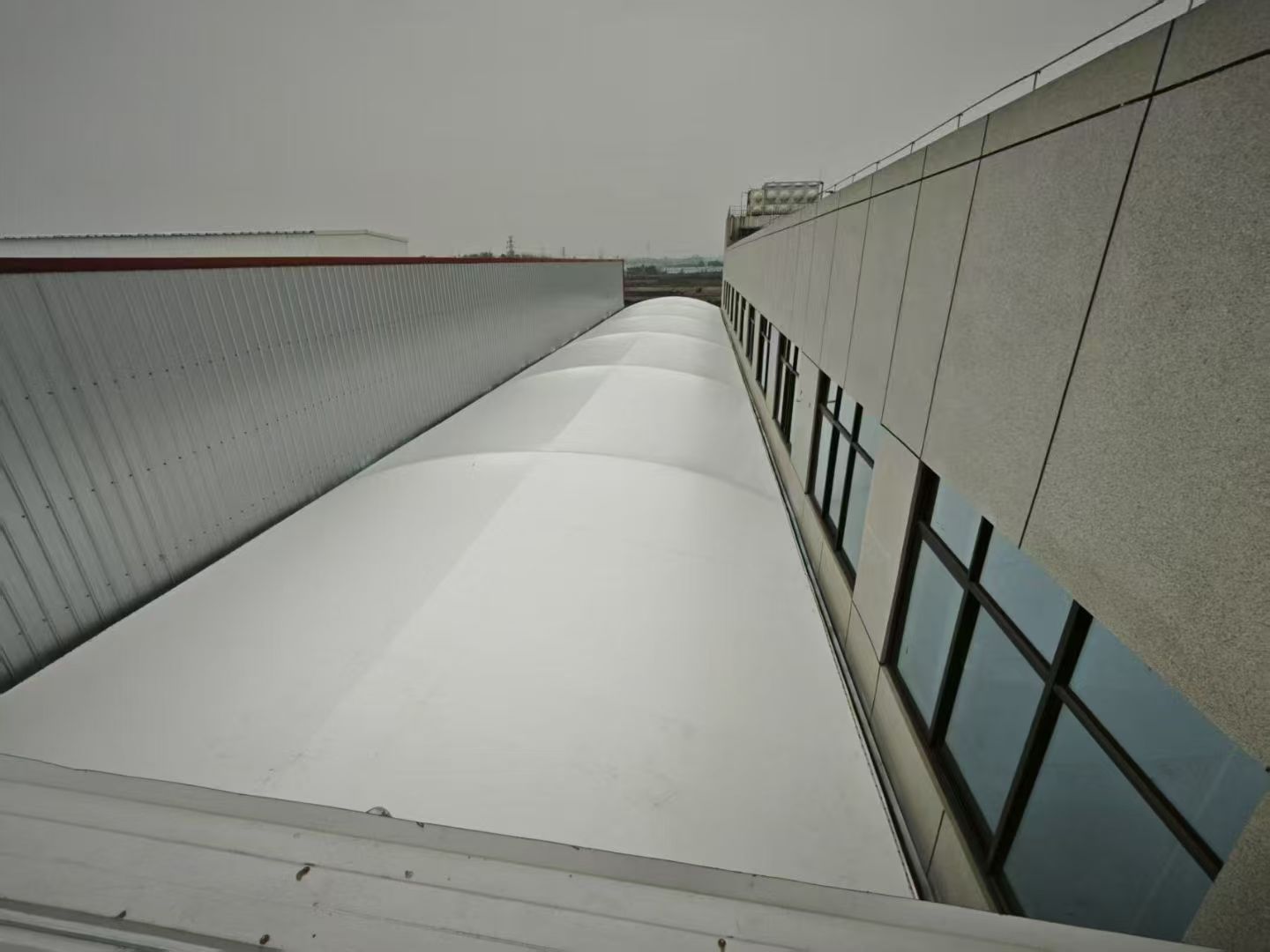 大邑壹佰刀具过道走廊膜结构雨棚-1