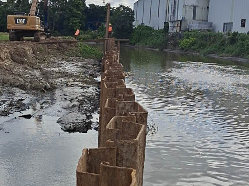 东莞华阳钢板桩河堤施工-5