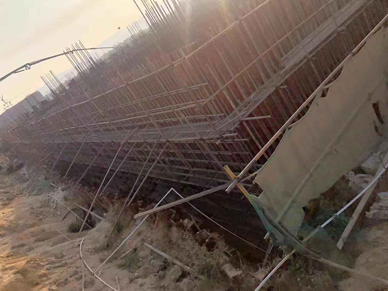 广东汕头工业园地基钢板桩施工