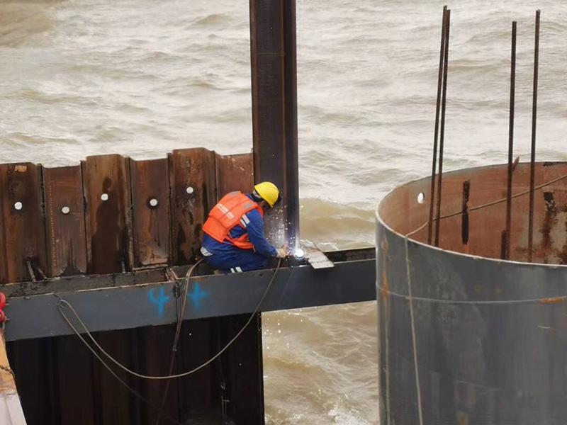 广州南沙15米钢板桩桥墩施工-2