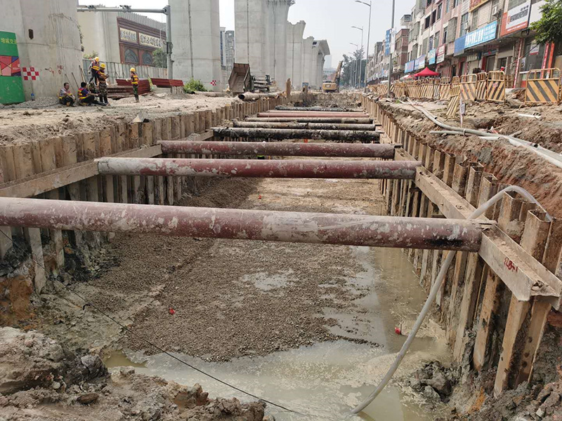 新新公路箱涵钢板桩施工-6