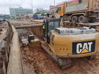 新新公路箱涵钢板桩施工-9