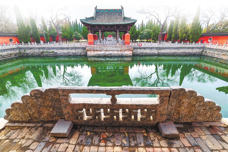 济渎庙北海祠内灵源阁石栏杆