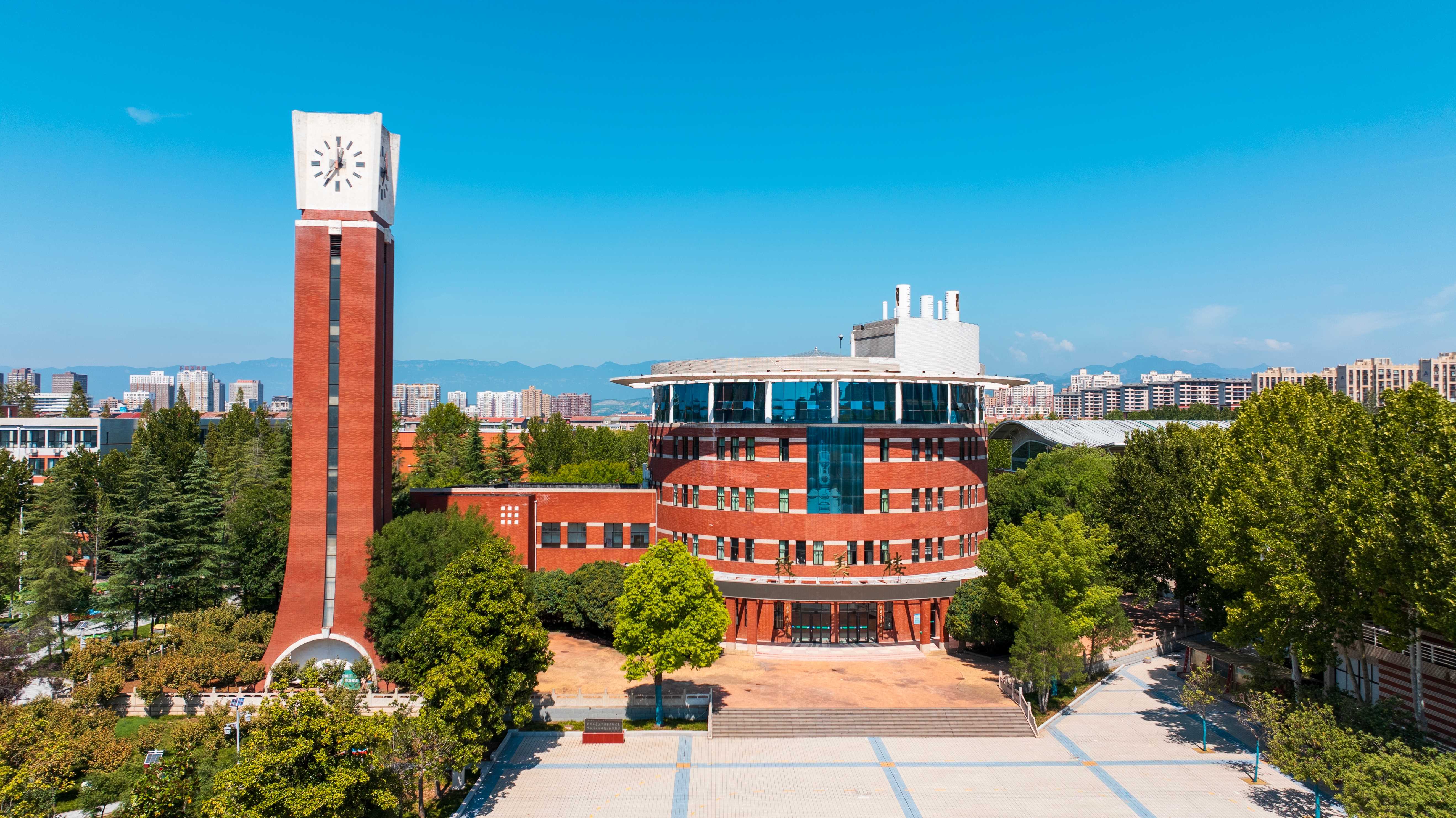 济源大道校区致美楼、钟楼