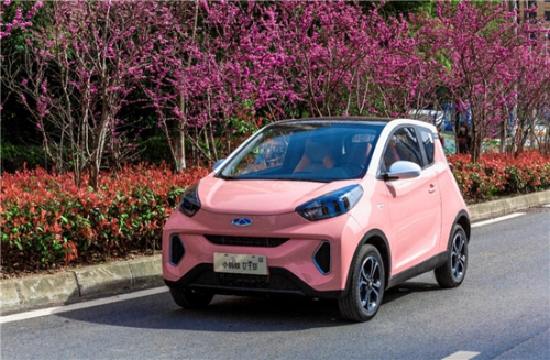 小蚂蚁女王版vs欧拉R1女神版,谁的驾控性能更优越?