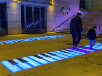 4魔方地砖：在地砖上加上led光带，地