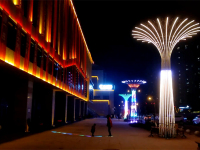 2灯光树：每棵树配3个鼓，击鼓时一段段