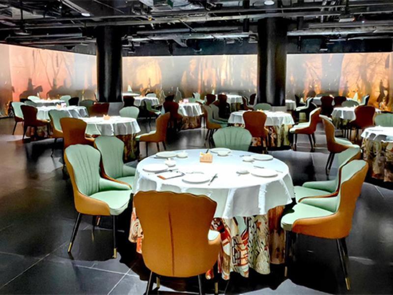 3CAVE沉浸式空间：使用投影，将画面铺满整个房间，通过投影设备还原各种时节的的场景，场景画面可按需求定制，再由高品质的音效系统还原场景声音，让来宾融入到沉浸式体验当中-2-