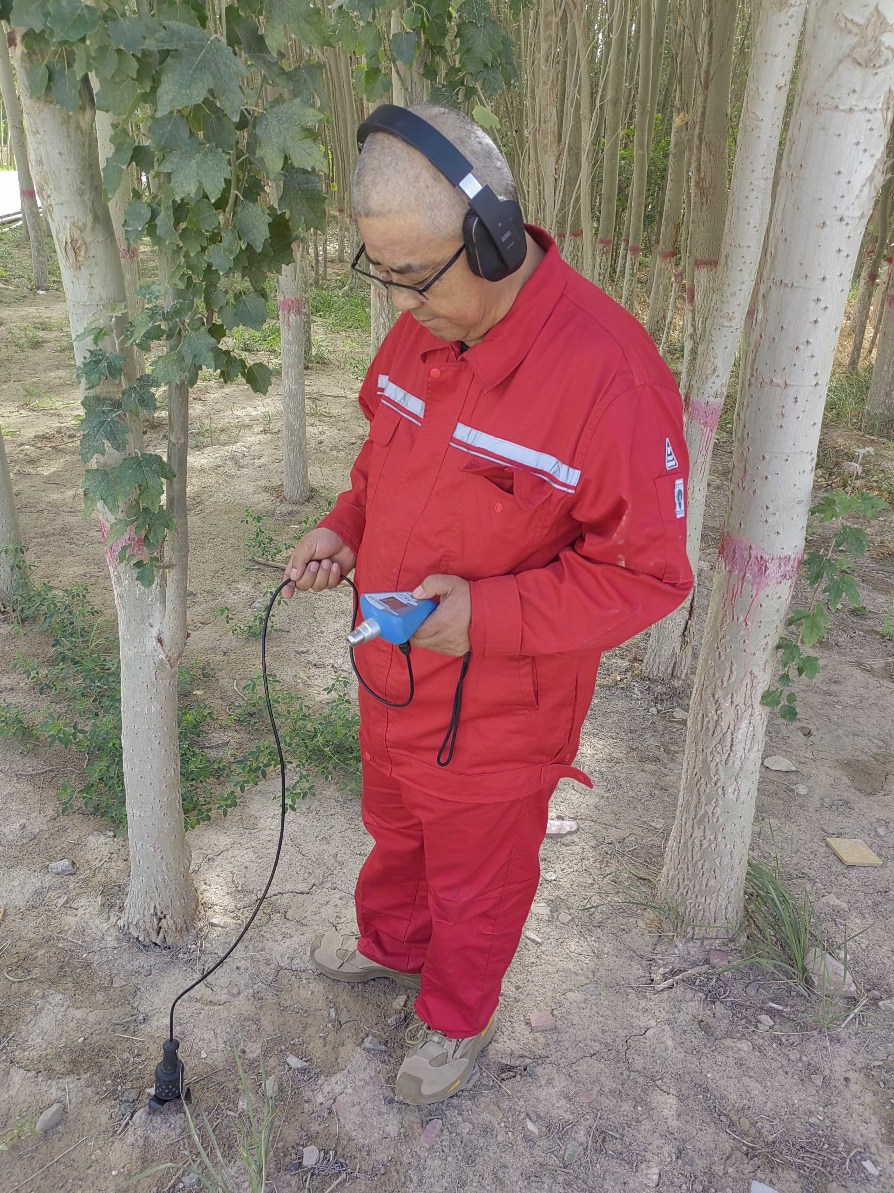 格尔木炼油厂测漏现场