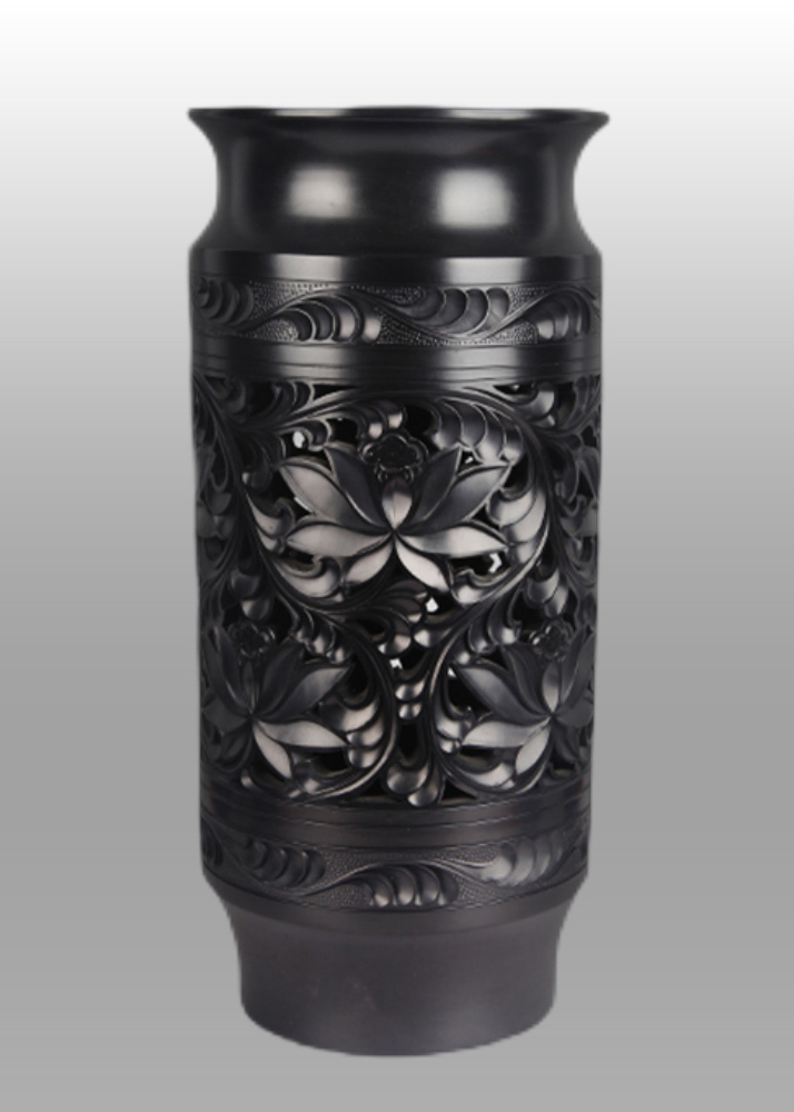 张辉黑陶荷花尊瓶