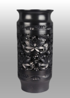 张辉黑陶荷花尊瓶