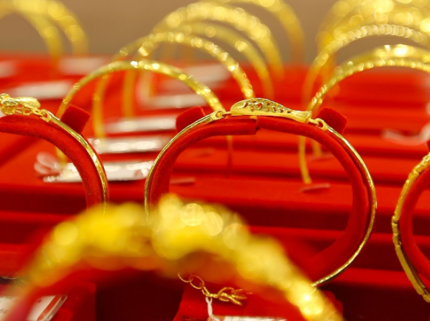 金饰克价一夜大涨破1700元！现货黄金价格一度突破5500美元/美元！