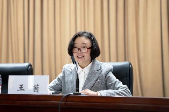 图为重庆市互联网界联合会主席王茵发言。主办方 供图