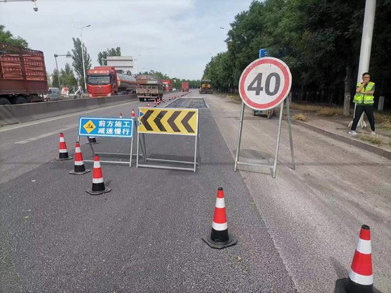 道路施工标志牌2