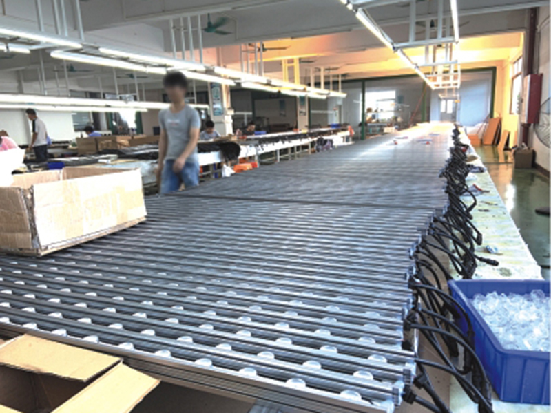 LED亮化车间加工场景