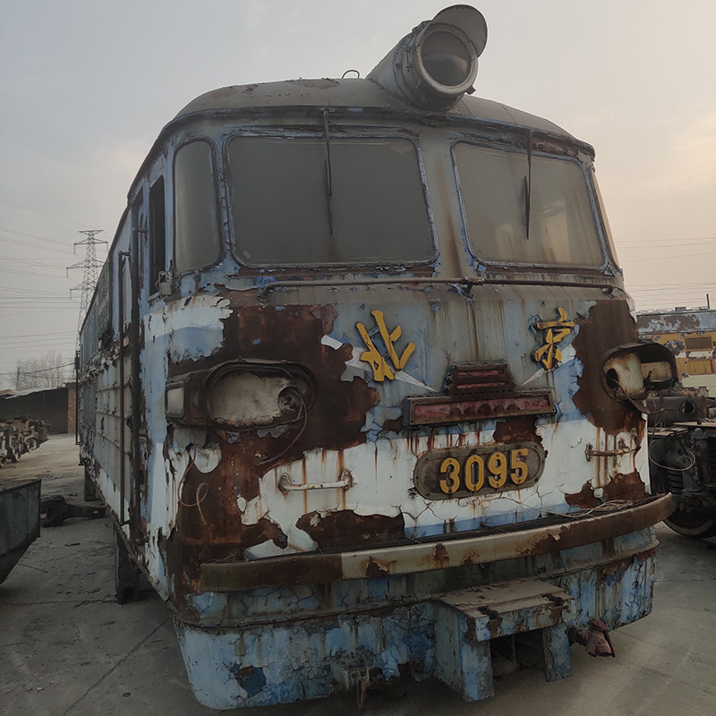 废旧火车头回收公司专业拆除收购铁路物资