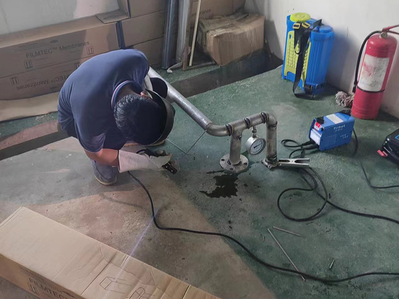 焊接厂里设备的沙眼