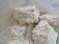 无水块状氯化钙.