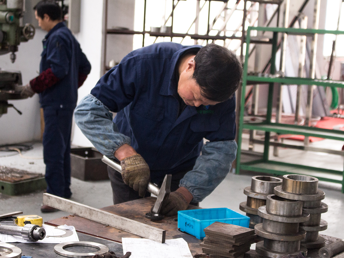 二十年制造经验的操作员