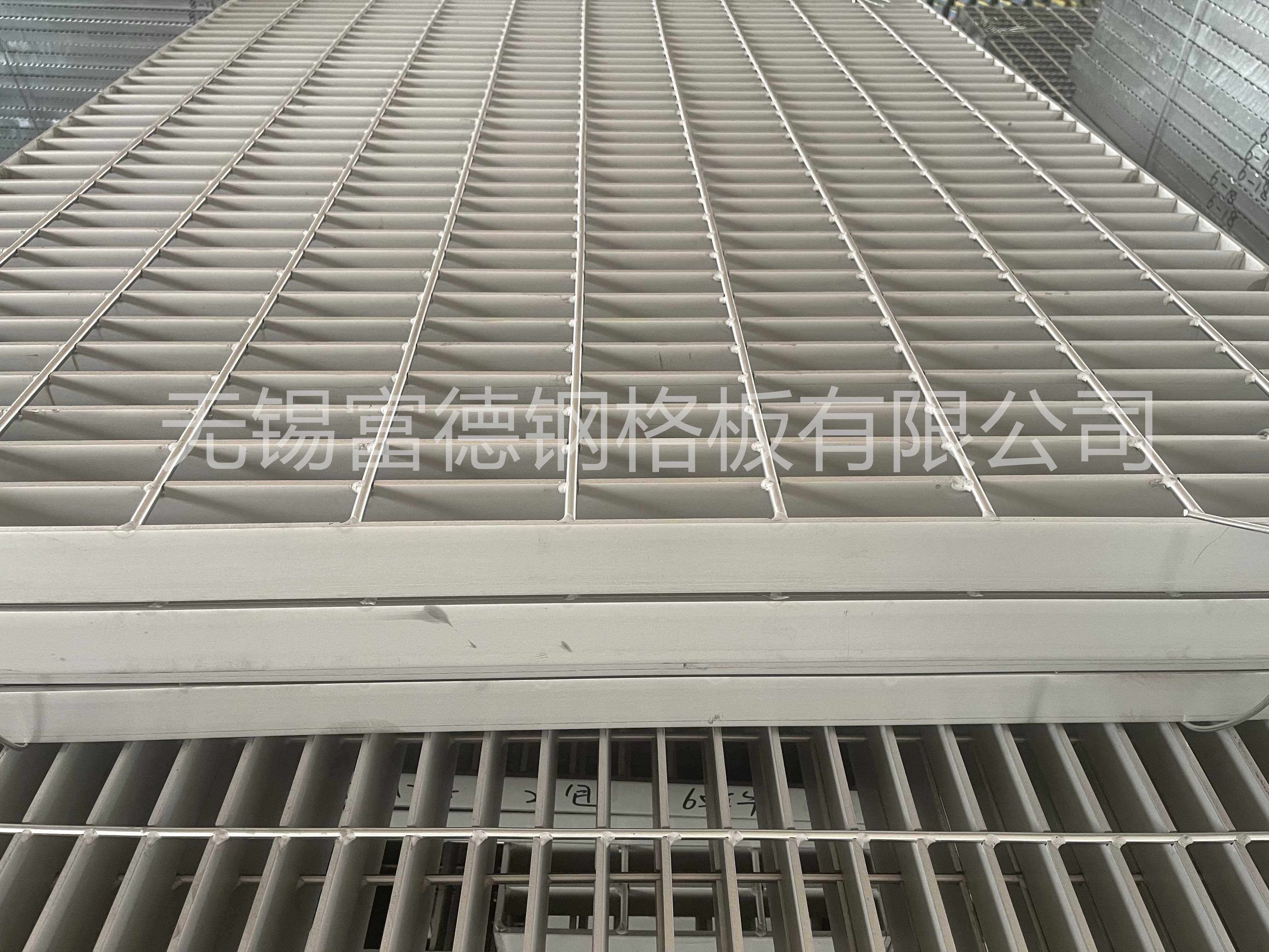 6327833f000bf0eae3406d37d4801bc