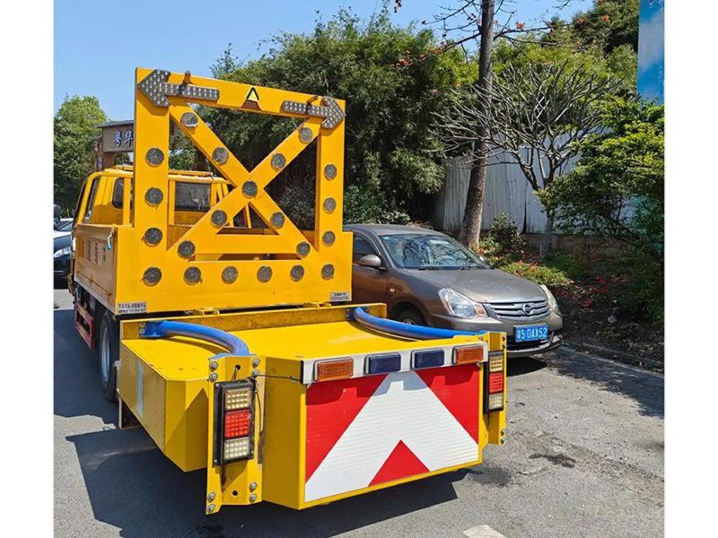 防撞缓冲车4