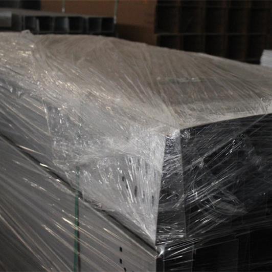 不锈钢槽式桥架加隔板2