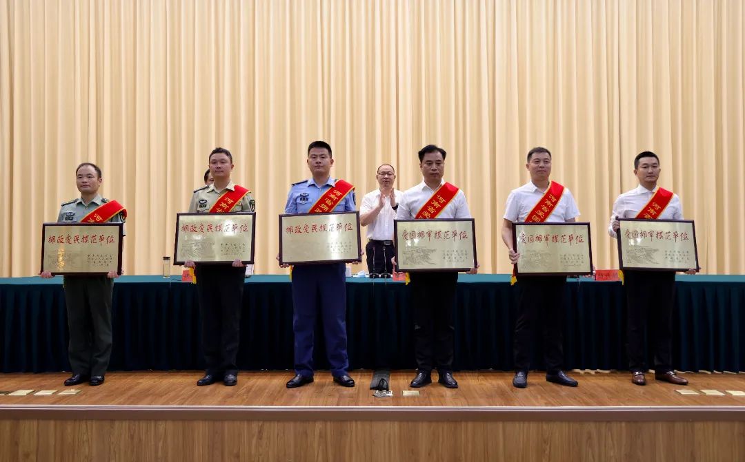 信阳中院等军地六家单位荣获“河南省爱国拥军模范单位”荣誉称号