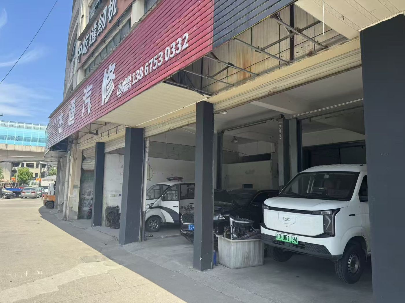 绿修邦全国连锁•绍兴柯桥杰通汽修实拍:门店门头侧面
