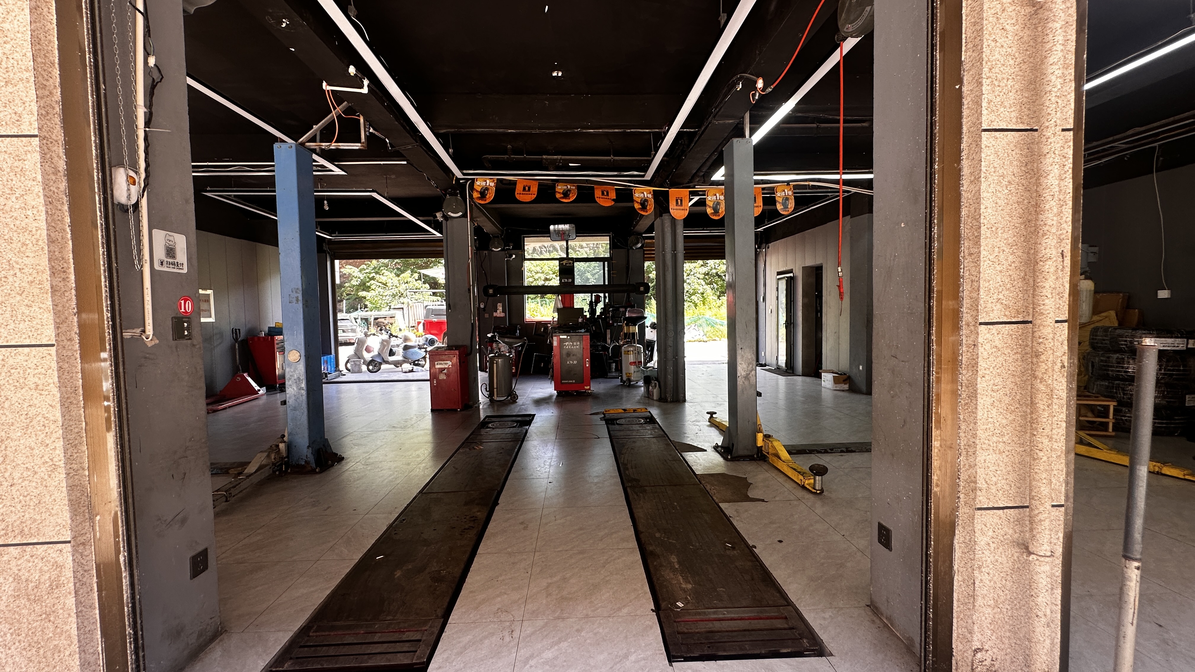 绿修邦新能源汽车专修连锁(金华店)实拍：12